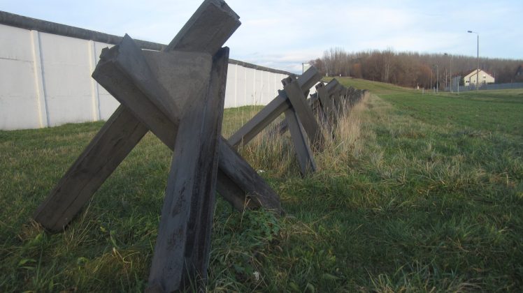 Kraftfahrzeughöcker